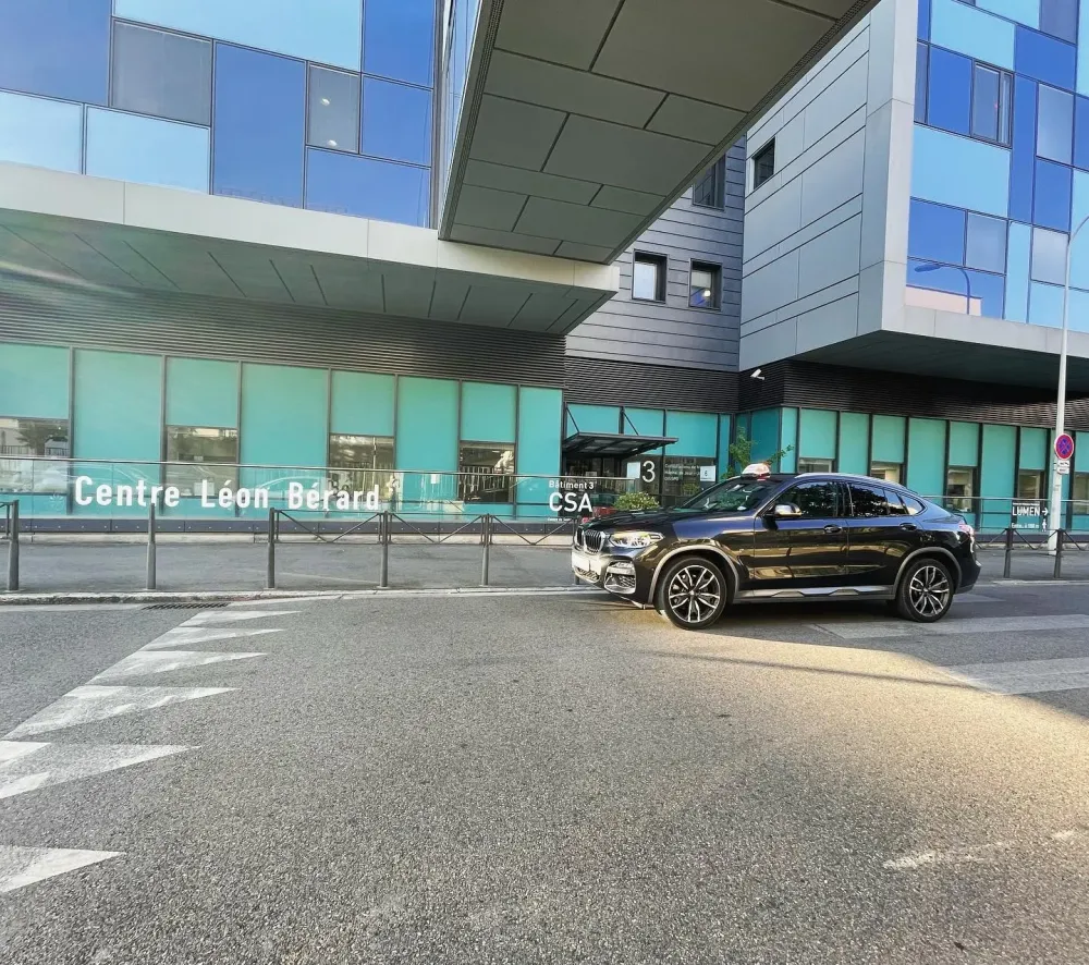 taxi devant leon berard